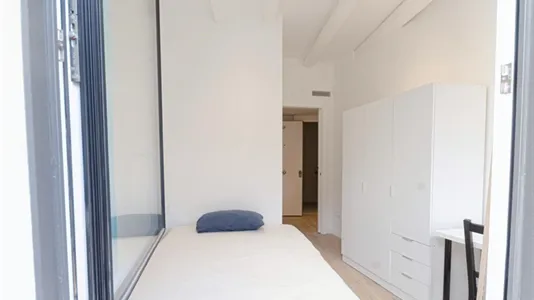 Rooms in Barcelona Sants-Montjuïc - photo 5