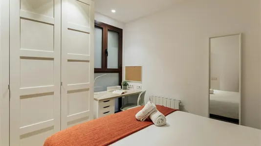 Rooms in Barcelona Eixample - photo 10