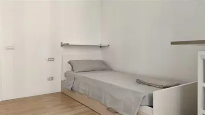 Room for rent in Milano Zona 8 - Fiera, Gallaratese, Quarto Oggiaro, Milan