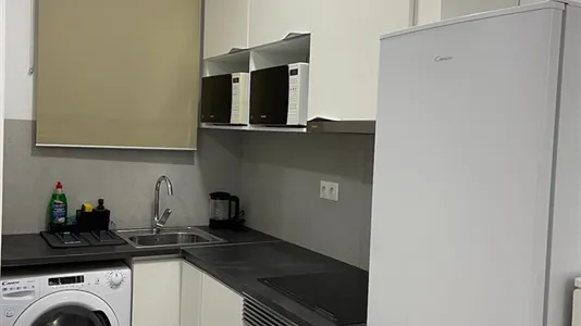 Rooms in Barcelona Ciutat Vella - photo 8