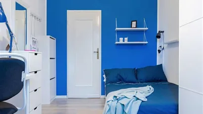 Room for rent in Milano Zona 8 - Fiera, Gallaratese, Quarto Oggiaro, Milan