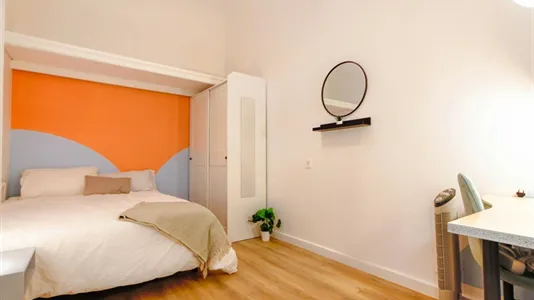 Rooms in Barcelona Ciutat Vella - photo 4