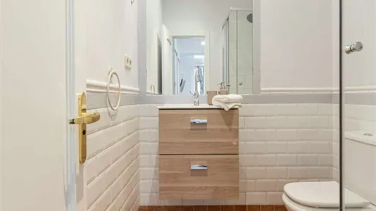 Rooms in Madrid Centro - photo 8