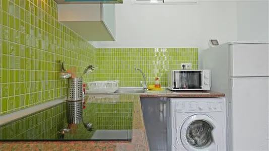 Rooms in Barcelona Ciutat Vella - photo 8