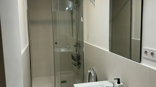 Rooms in Barcelona Eixample - photo 9