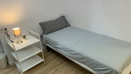 Rooms in Moncada - photo 9