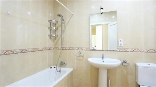 Rooms in Madrid Retiro - photo 9