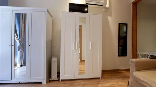 Apartments in Barcelona Ciutat Vella - photo 4