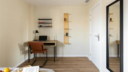 Rooms in Barcelona Eixample - photo 8