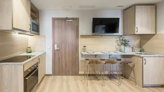 Rooms in Málaga - photo 4