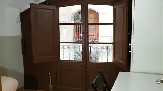 Rooms in Barcelona Ciutat Vella - photo 6
