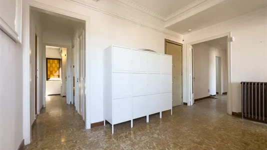 Rooms in Barcelona Ciutat Vella - photo 8