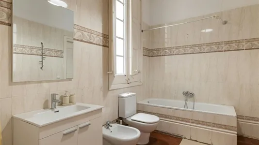 Rooms in Barcelona Ciutat Vella - photo 8
