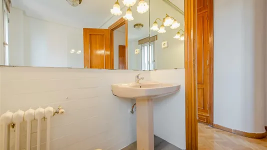 Rooms in Madrid Retiro - photo 10