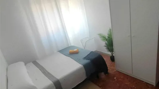 Rooms in Almería - photo 2