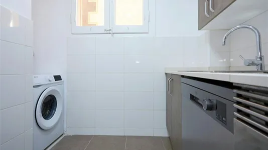 Rooms in Barcelona Ciutat Vella - photo 9