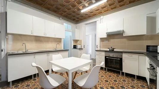 Rooms in Barcelona Ciutat Vella - photo 9
