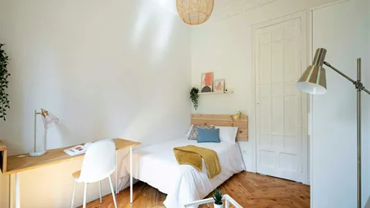 Rooms in Madrid Chamberí - photo 2