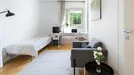 Room for rent, Helsinki Läntinen, Helsinki, &lt;span class=&quot;blurred street&quot; onclick=&quot;ProcessAdRequest(7721935)&quot;&gt;&lt;span class=&quot;hint&quot;&gt;See streetname&lt;/span&gt;[xxxxxxxxxxxxx]&lt;/span&gt;