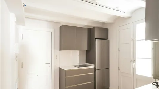 Apartments in Barcelona Ciutat Vella - photo 4