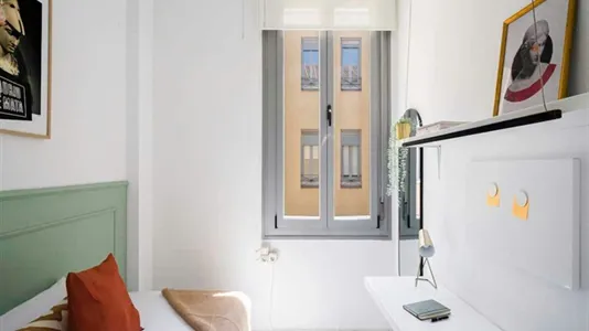 Rooms in Madrid Centro - photo 8