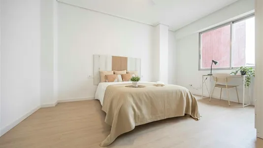 Rooms in el Camí de Vera - photo 1