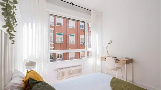 Rooms in Madrid Chamberí - photo 2
