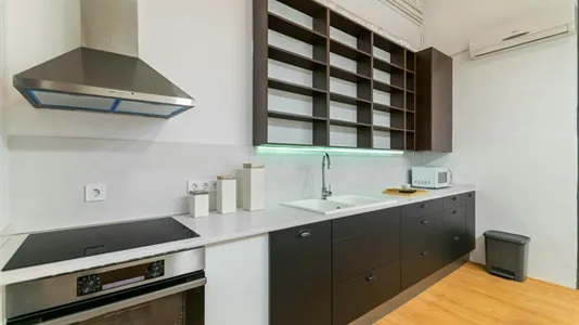 Rooms in Barcelona Ciutat Vella - photo 10