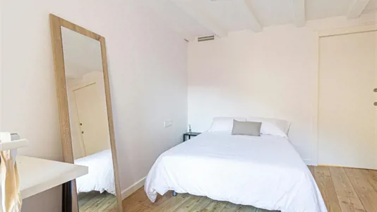 Rooms in Barcelona Sants-Montjuïc - photo 3