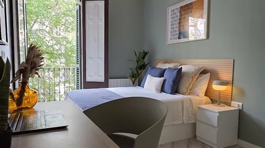 Rooms in Barcelona Eixample - photo 1
