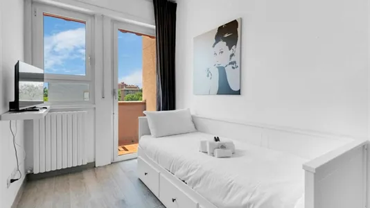 Apartments in Milano Zona 8 - Fiera, Gallaratese, Quarto Oggiaro - photo 3