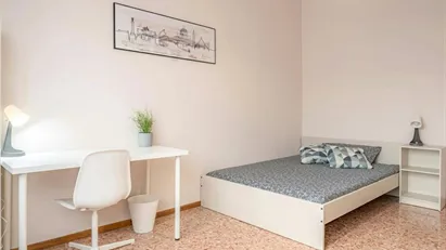 Room for rent in Milano Zona 2 - Stazione Centrale, Gorla, Turro, Greco, Crescenzago, Milan