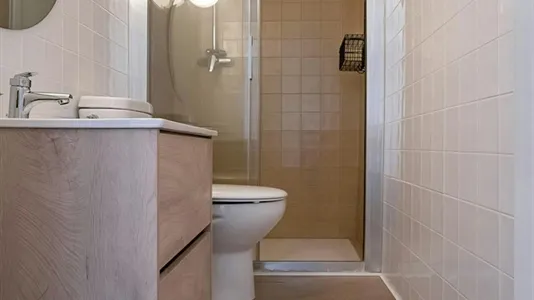 Rooms in Barcelona Ciutat Vella - photo 7