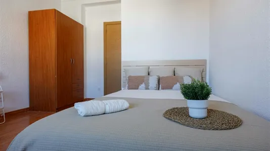 Rooms in el Camí de Vera - photo 4