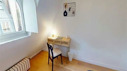 Rooms in Paris 8ème arrondissement - photo 5
