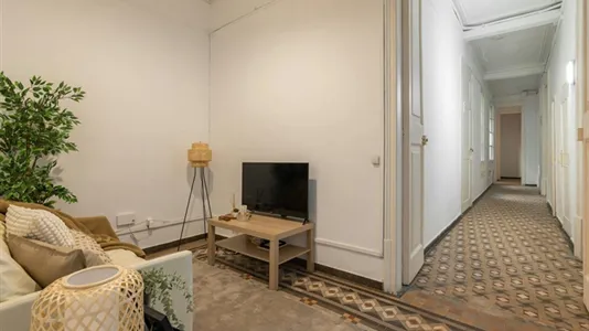 Rooms in Barcelona Ciutat Vella - photo 10