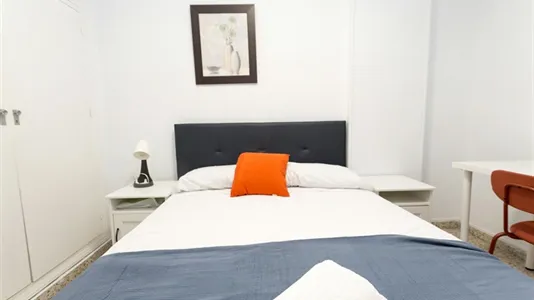 Rooms in Málaga - photo 2