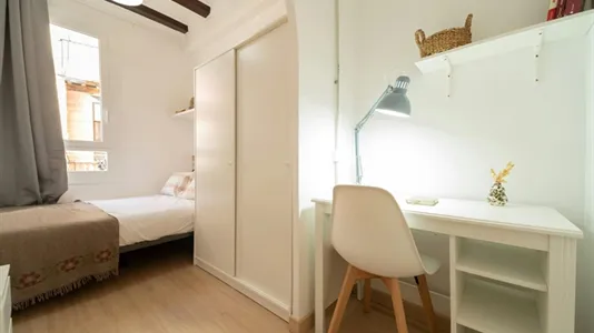 Rooms in Barcelona Ciutat Vella - photo 6