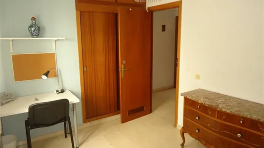 Rooms in Córdoba - photo 4