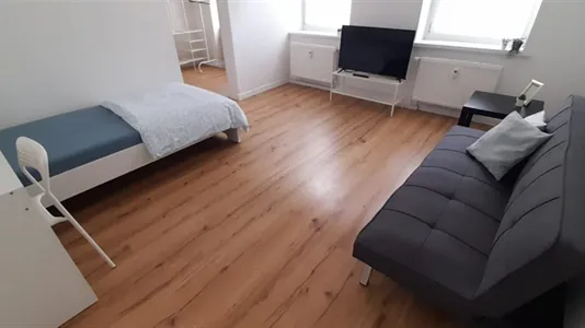 Apartments in Burgenlandkreis - photo 2