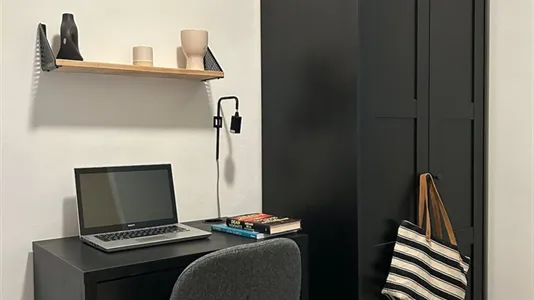 Rooms in Barcelona Sants-Montjuïc - photo 4