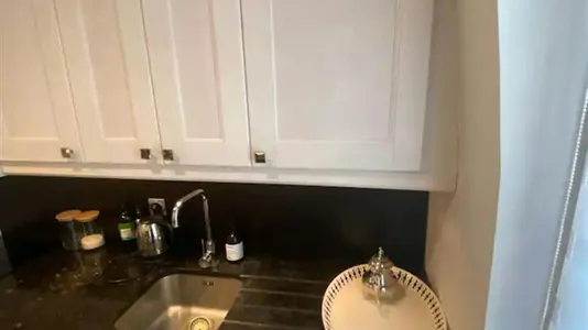 Apartments in Paris 16éme arrondissement (North) - photo 7