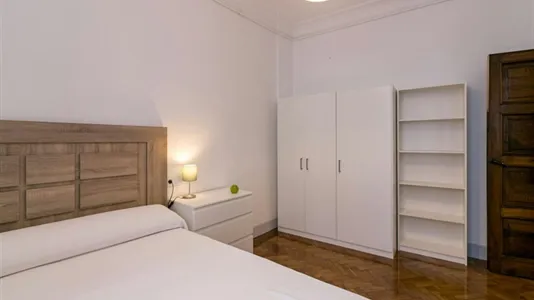 Rooms in Oviedo - photo 4