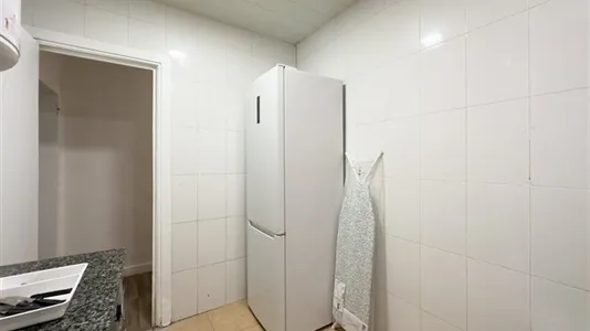 Rooms in Barcelona Ciutat Vella - photo 9