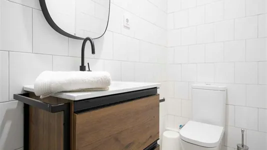 Rooms in Madrid Chamberí - photo 9