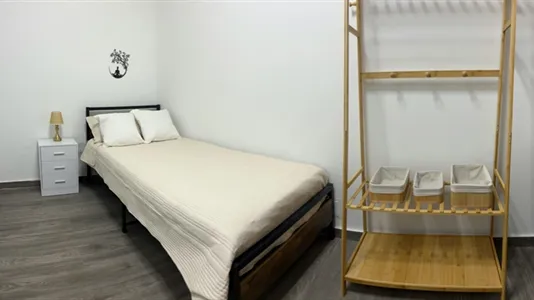 Rooms in Barcelona Ciutat Vella - photo 1