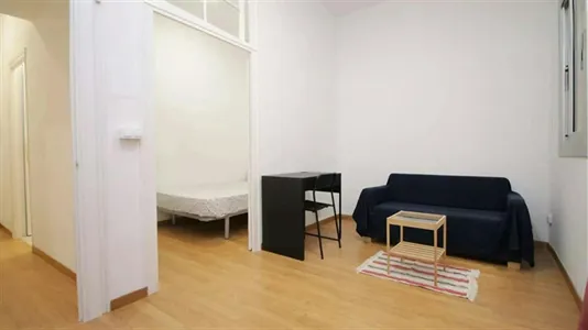 Rooms in Barcelona Ciutat Vella - photo 5