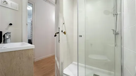 Rooms in Barcelona Ciutat Vella - photo 10