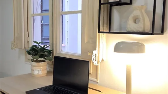 Rooms in Barcelona Eixample - photo 4