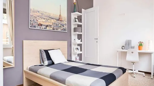 Rooms in Milano Zona 8 - Fiera, Gallaratese, Quarto Oggiaro - photo 3